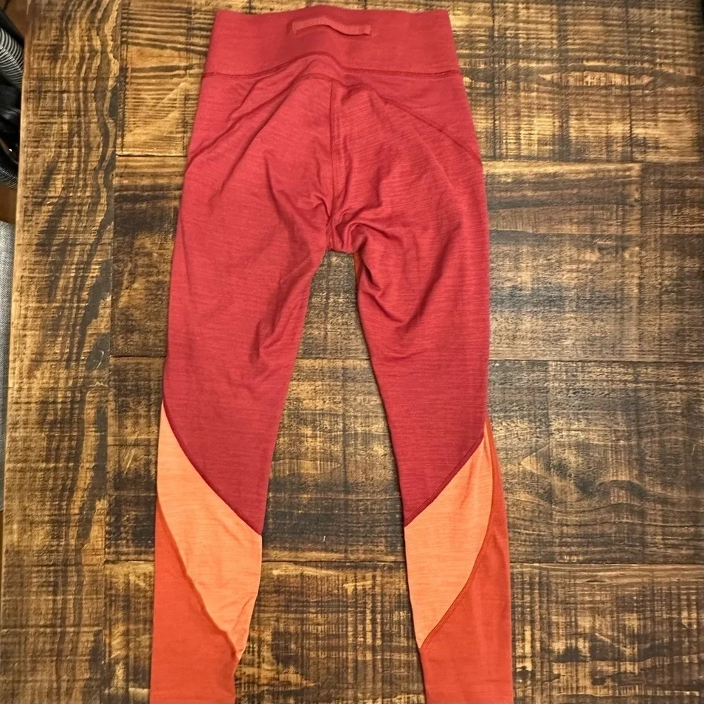 Outdoor Voices Colorblock 7/8 leggings- Like New